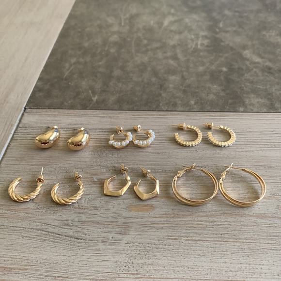 6/$8 NEW Gold Tone Hoop Earrings - Picture 1 of 15